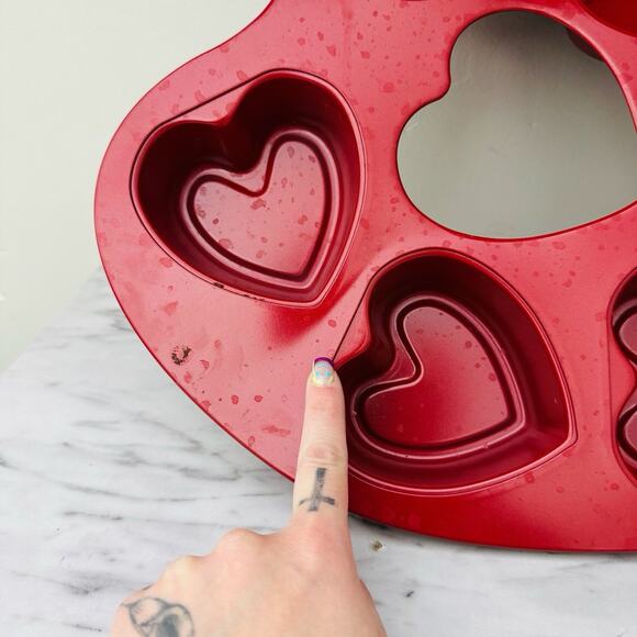 Wilton 6 Heart Shape Muffin Cupcake Baking Tin - Picture 5 of 6